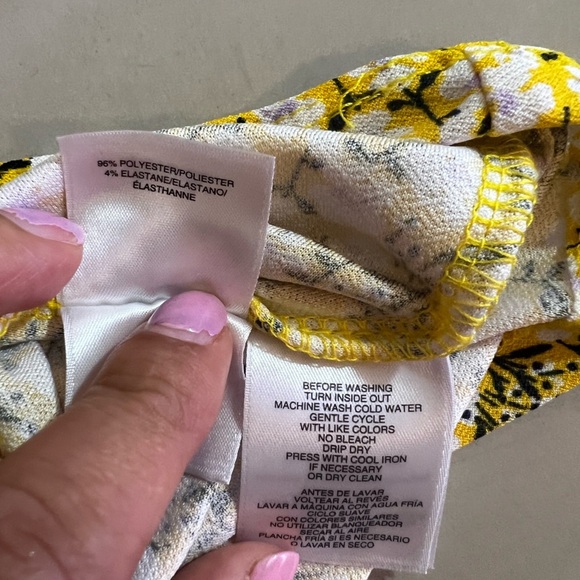 Nine West Women’s Slit Neck Long Sleeve Top yellow black white floral S - Picture 15 of 16